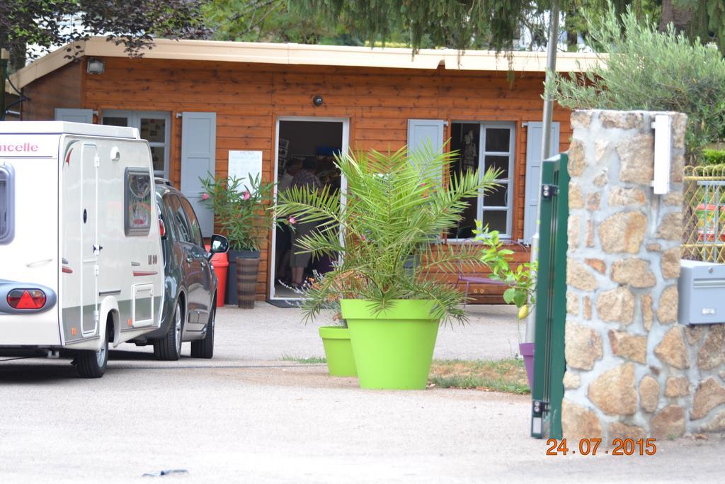 Camping Des Ribieres 콩폴랑 외부 사진