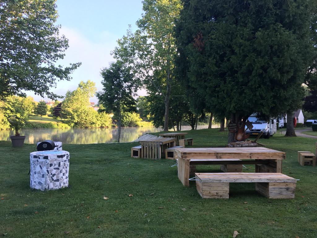 Camping Des Ribieres 콩폴랑 외부 사진